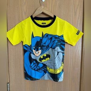 DC BATMAN Super Hero Yellow Blue Graphic Short Sleeve Cotton Shirt Boy’s Size 6